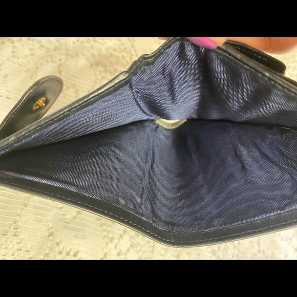 ✅SOLD✅AUTHENTIC VINTAGE GUCCI MINI COMPACT WALLET LEATHER - Picture 12 of 16